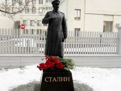Памятник Сталину